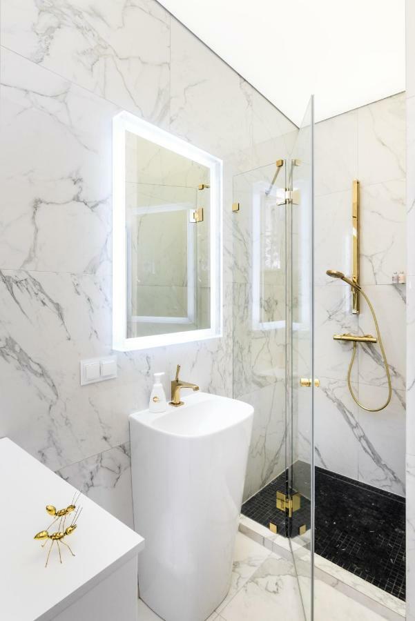 Golden Fish - New Apartment - Old Town كراكوفيا المظهر الخارجي الصورة